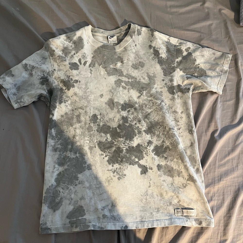 Men’s Nike Gray Tie-Dye T-Shirt